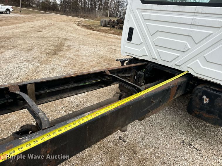 image for item EN5098 2007 International 4400 truck cab and chassis