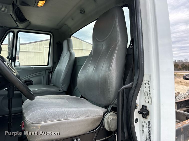 image for item EN5098 2007 International 4400 truck cab and chassis
