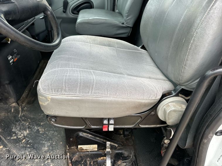 image for item EN5098 2007 International 4400 truck cab and chassis