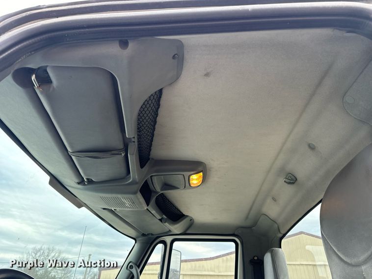 image for item EN5098 2007 International 4400 truck cab and chassis