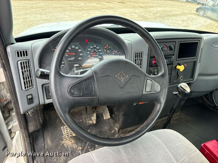 image for item EN5098 2007 International 4400 truck cab and chassis