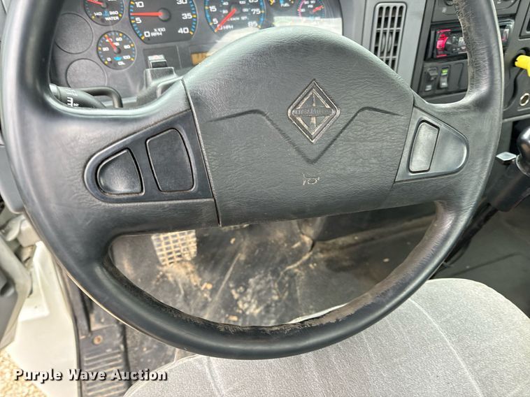 image for item EN5098 2007 International 4400 truck cab and chassis