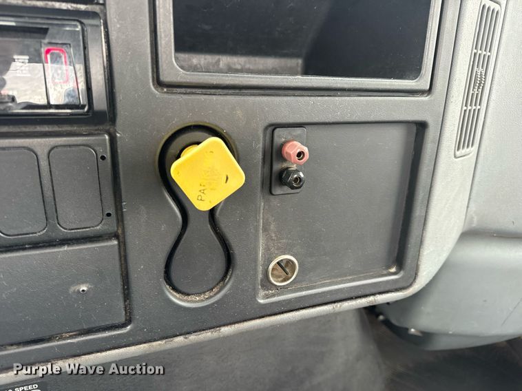 image for item EN5098 2007 International 4400 truck cab and chassis