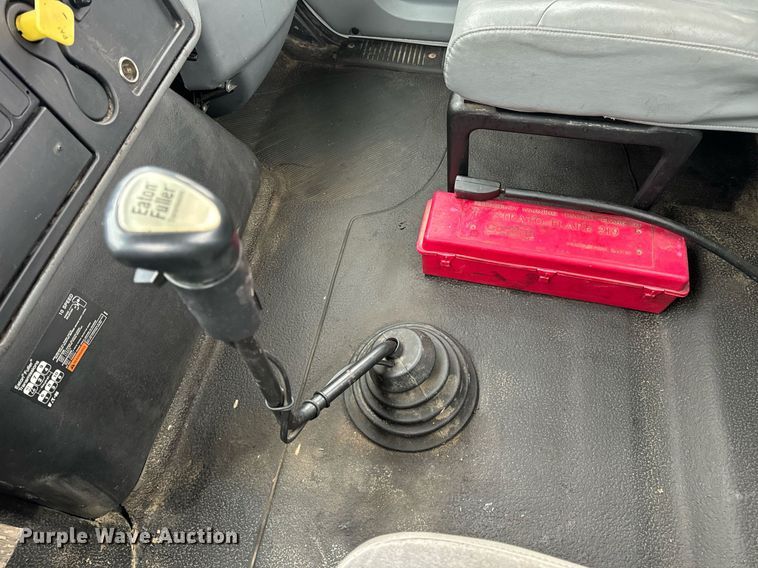 image for item EN5098 2007 International 4400 truck cab and chassis