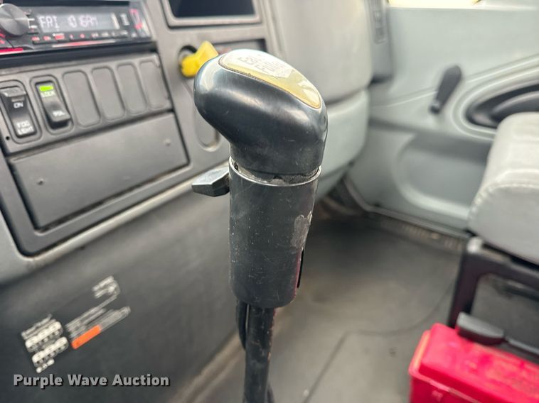 image for item EN5098 2007 International 4400 truck cab and chassis