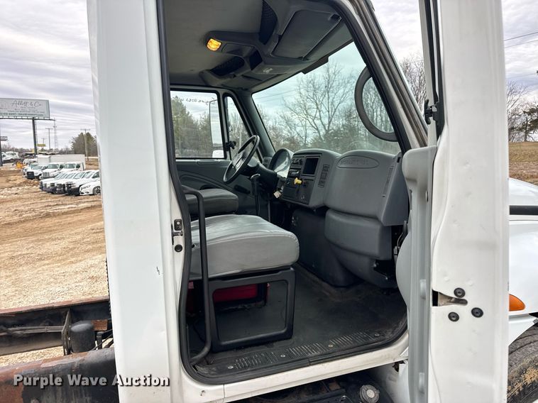 image for item EN5098 2007 International 4400 truck cab and chassis