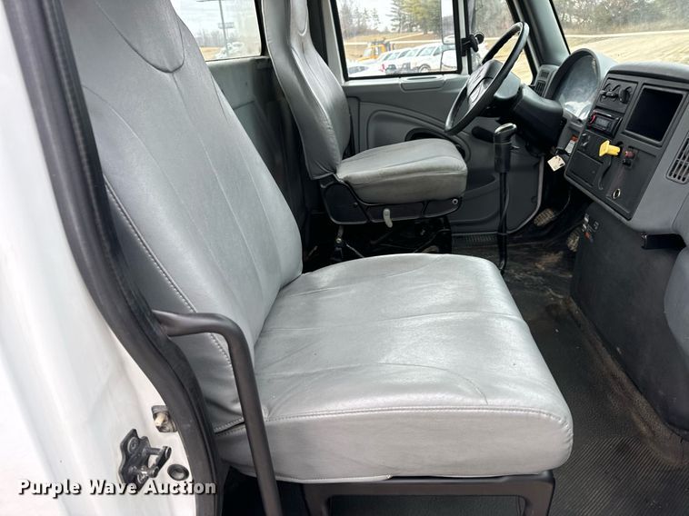 image for item EN5098 2007 International 4400 truck cab and chassis