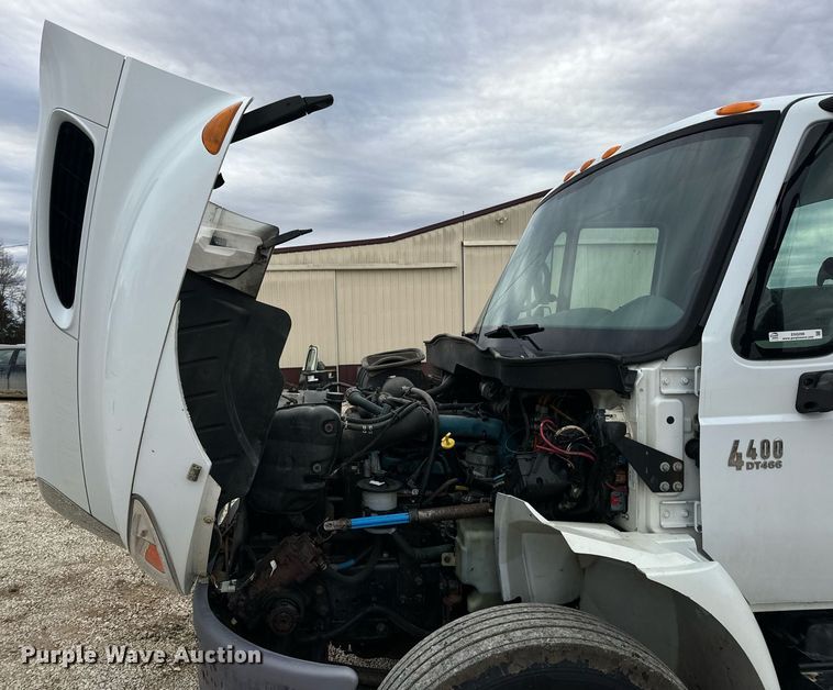 image for item EN5098 2007 International 4400 truck cab and chassis