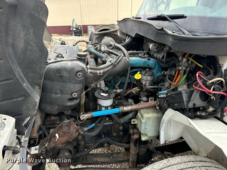 image for item EN5098 2007 International 4400 truck cab and chassis