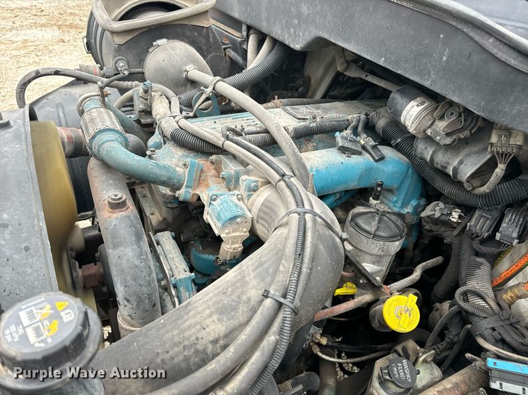 image for item EN5098 2007 International 4400 truck cab and chassis