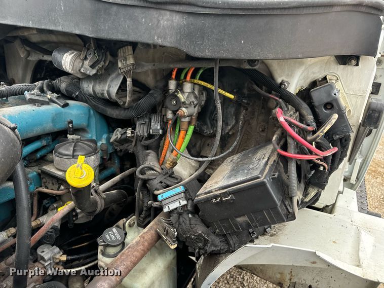 image for item EN5098 2007 International 4400 truck cab and chassis