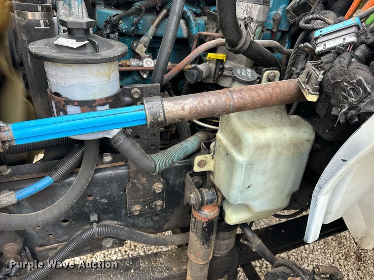 image for item EN5098 2007 International 4400 truck cab and chassis