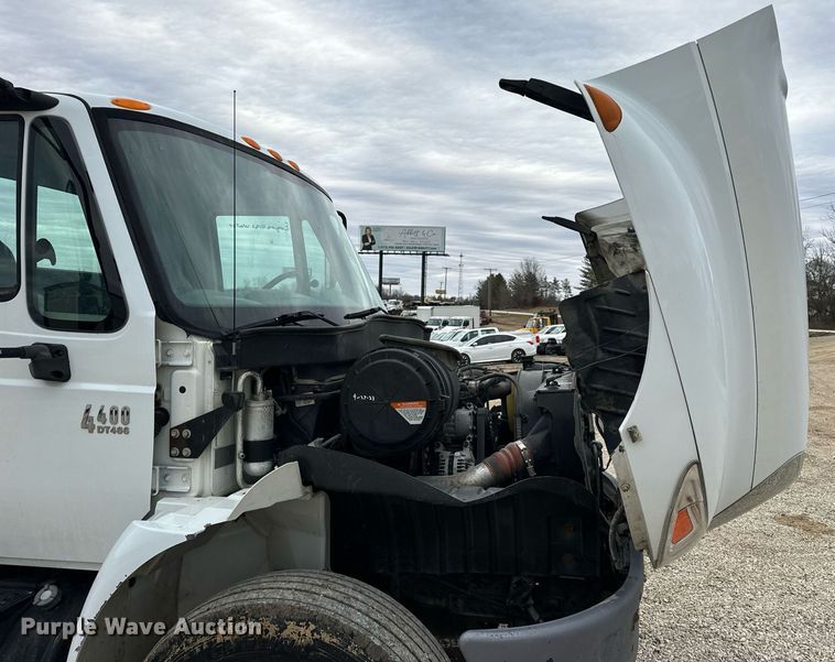 image for item EN5098 2007 International 4400 truck cab and chassis