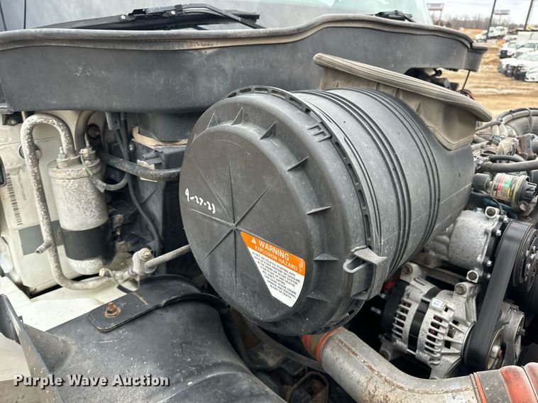 image for item EN5098 2007 International 4400 truck cab and chassis