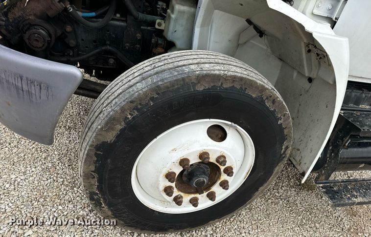 image for item EN5098 2007 International 4400 truck cab and chassis