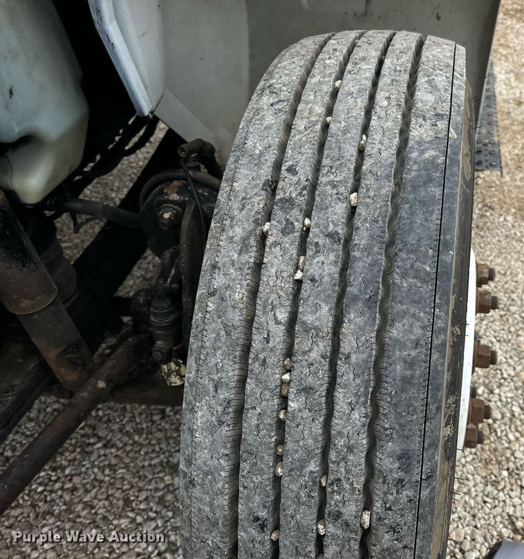 image for item EN5098 2007 International 4400 truck cab and chassis