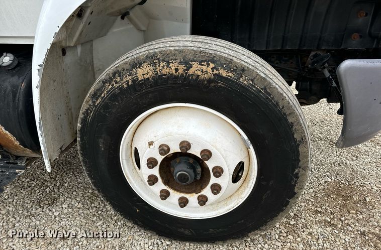 image for item EN5098 2007 International 4400 truck cab and chassis