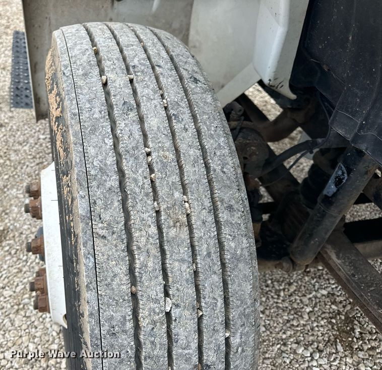 image for item EN5098 2007 International 4400 truck cab and chassis