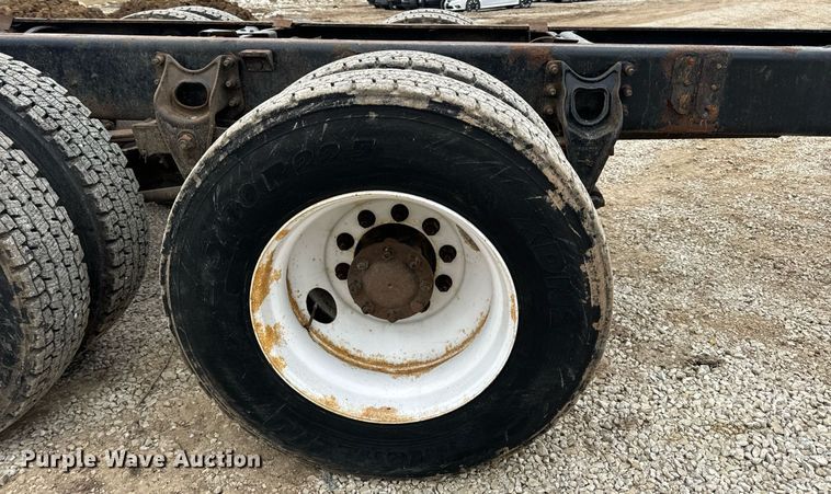 image for item EN5098 2007 International 4400 truck cab and chassis