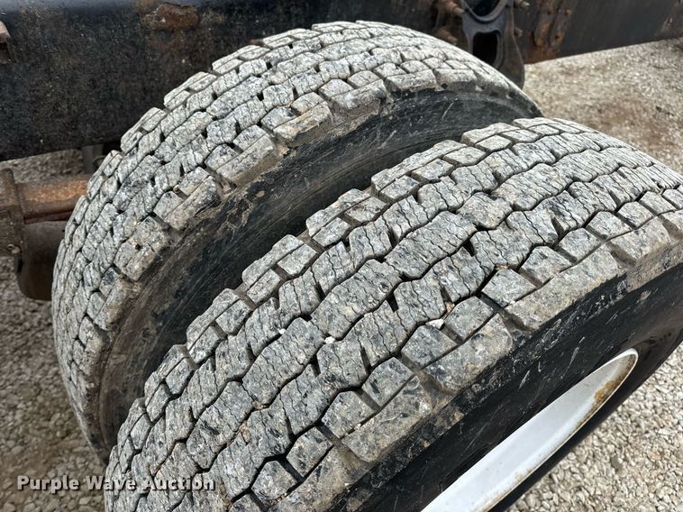 image for item EN5098 2007 International 4400 truck cab and chassis