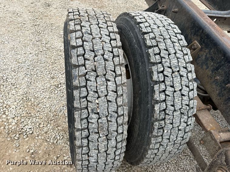 image for item EN5098 2007 International 4400 truck cab and chassis