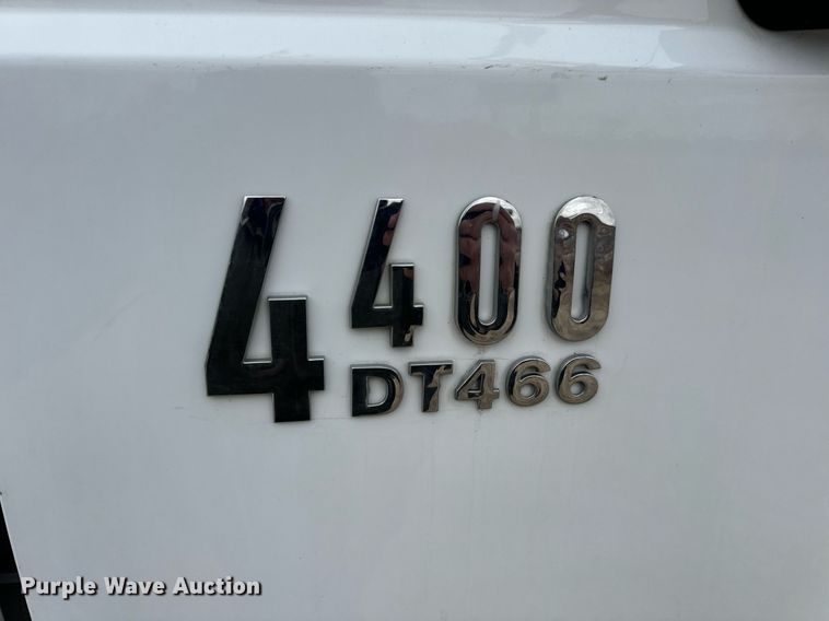 image for item EN5098 2007 International 4400 truck cab and chassis