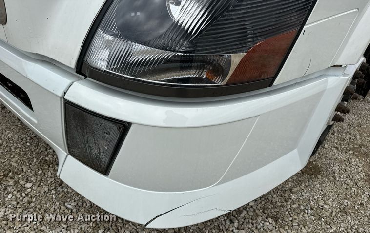 image for item EN5099 2013 Volvo semi truck