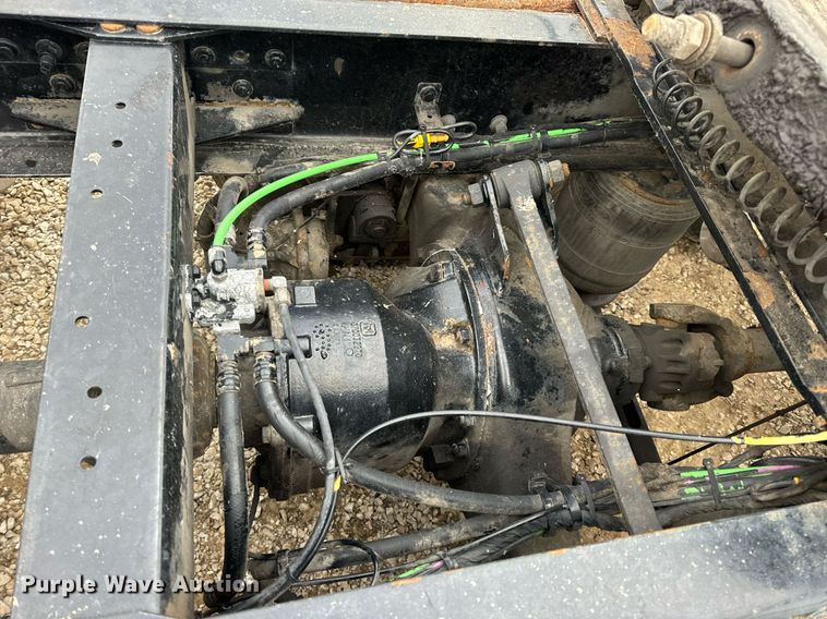 image for item EN5099 2013 Volvo semi truck