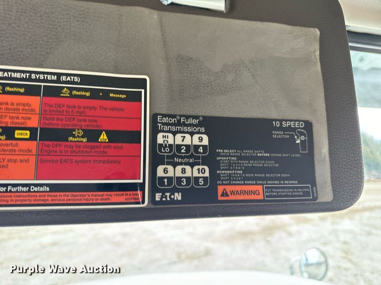 image for item EN5099 2013 Volvo semi truck