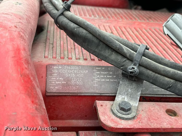 image for item EN5099 2013 Volvo semi truck