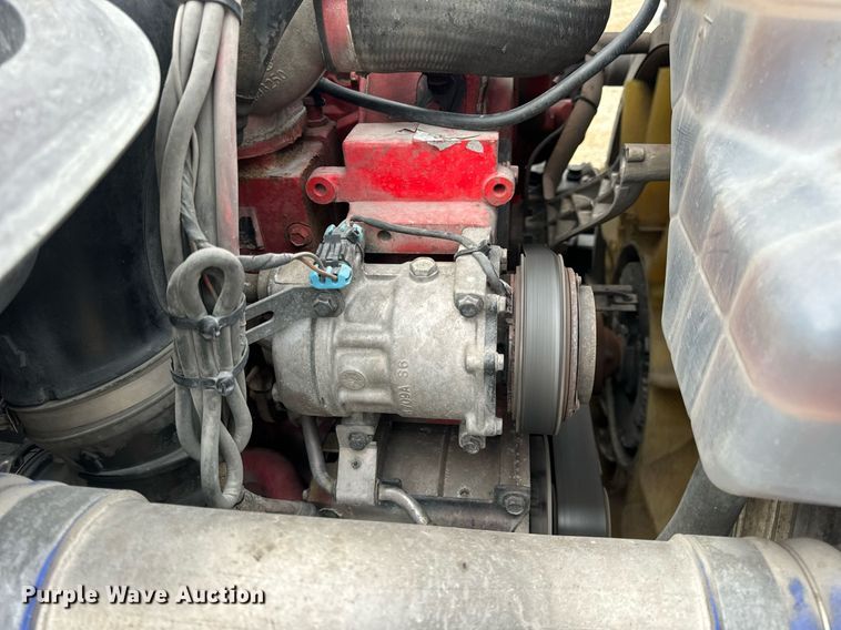 image for item EN5099 2013 Volvo semi truck