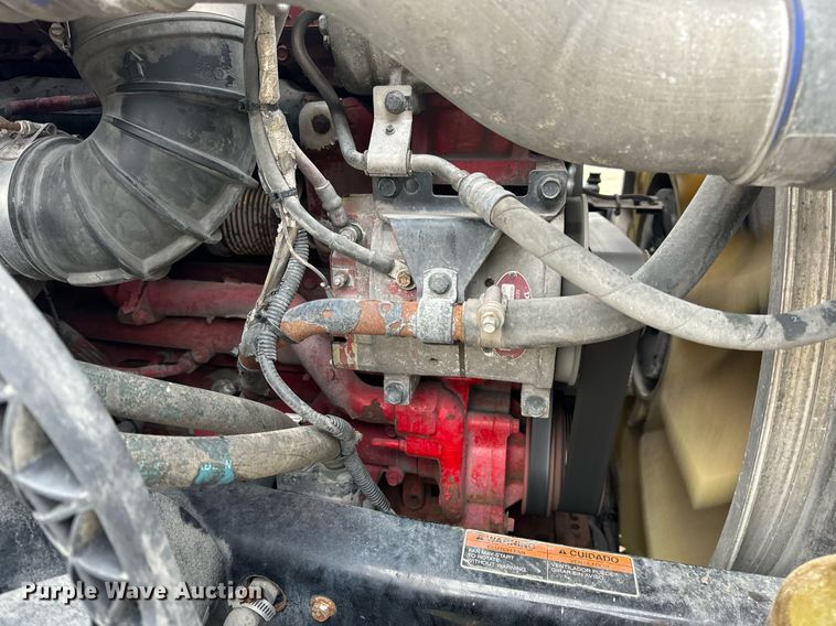 image for item EN5099 2013 Volvo semi truck