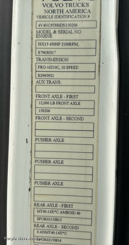 image for item EN5099 2013 Volvo semi truck