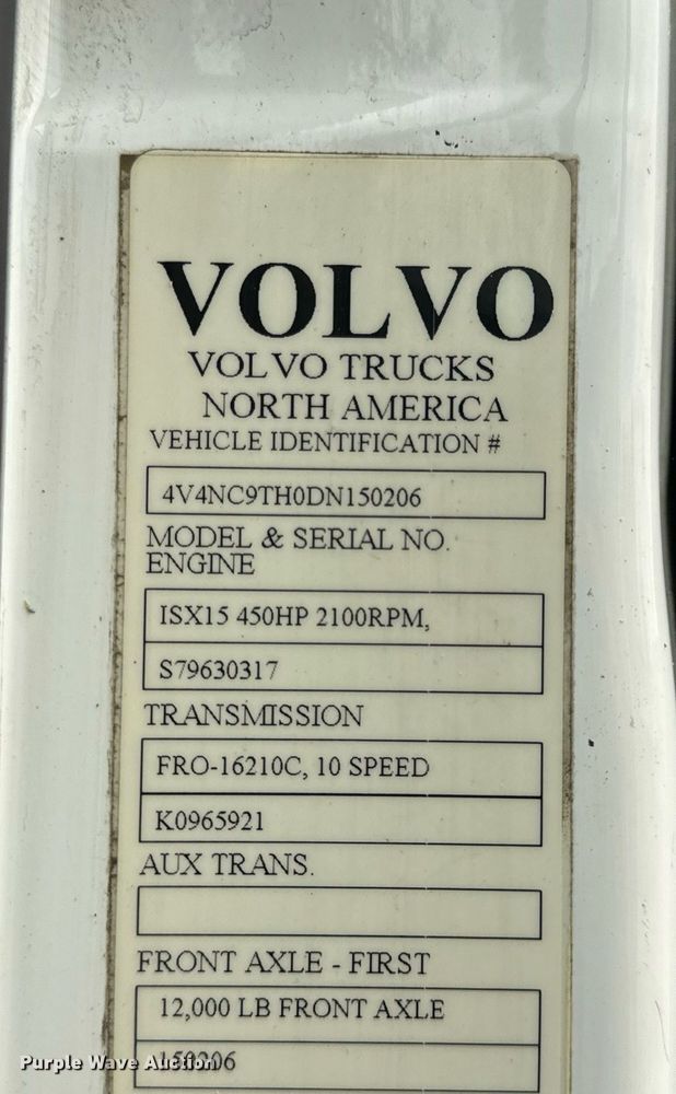 image for item EN5099 2013 Volvo semi truck