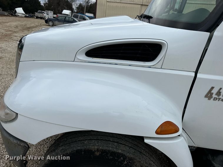 image for item EN5100 2007 International 4400 truck cab and chassis