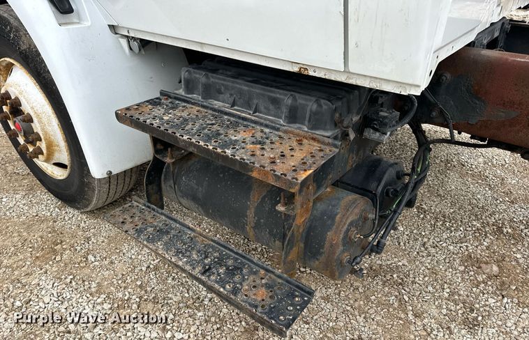 image for item EN5100 2007 International 4400 truck cab and chassis