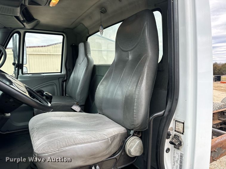 image for item EN5100 2007 International 4400 truck cab and chassis