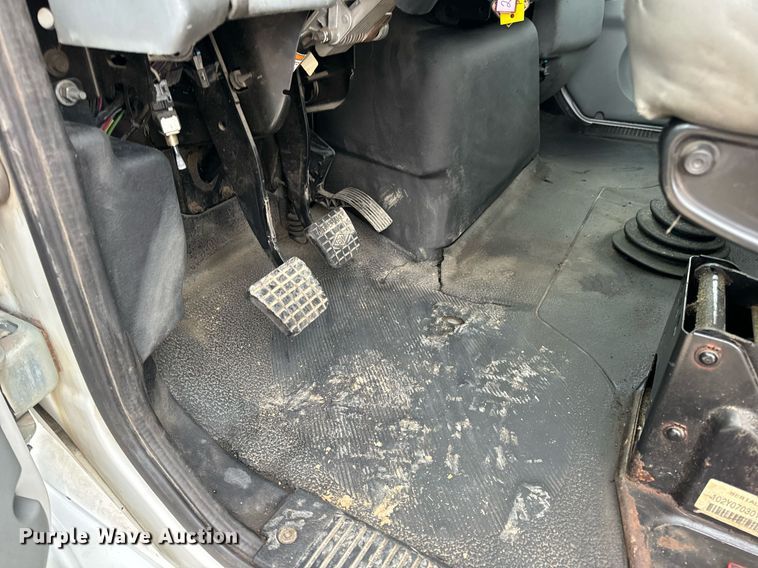 image for item EN5100 2007 International 4400 truck cab and chassis