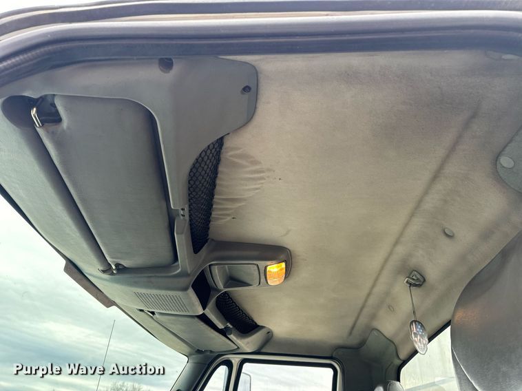 image for item EN5100 2007 International 4400 truck cab and chassis