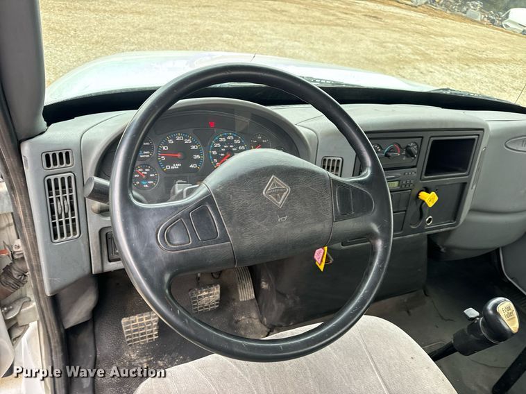 image for item EN5100 2007 International 4400 truck cab and chassis