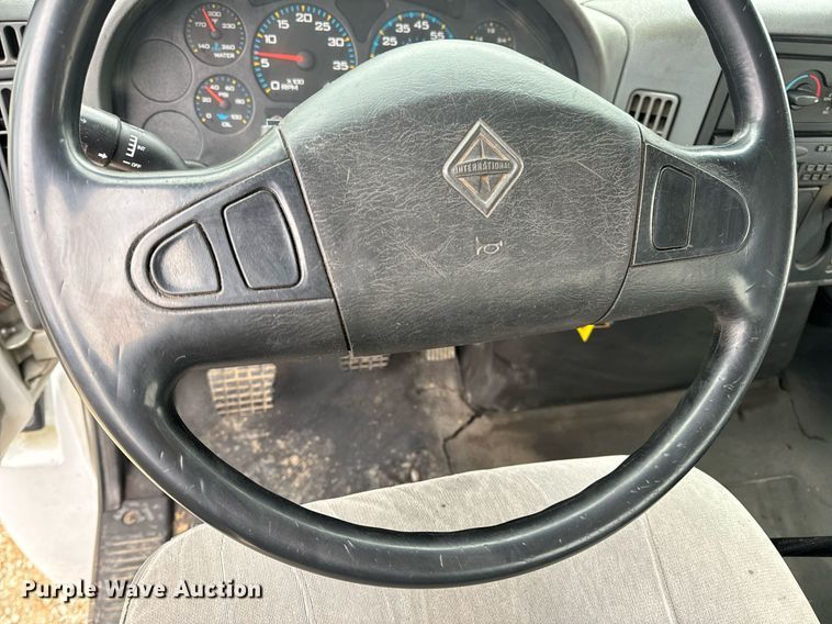 image for item EN5100 2007 International 4400 truck cab and chassis