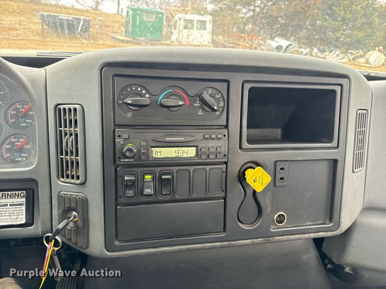 image for item EN5100 2007 International 4400 truck cab and chassis