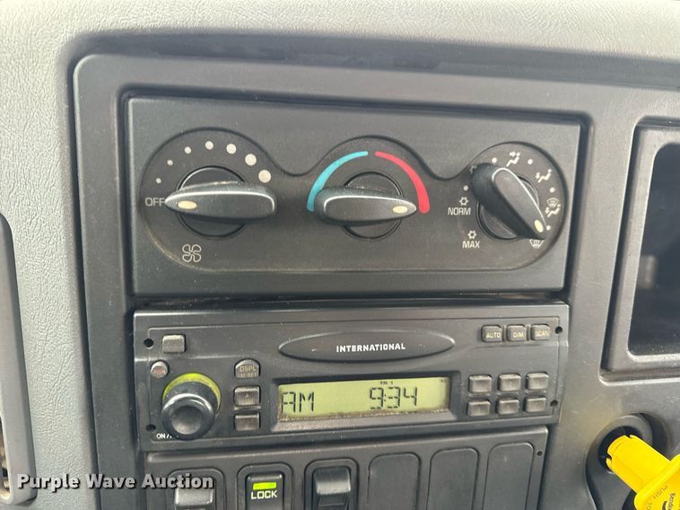 image for item EN5100 2007 International 4400 truck cab and chassis