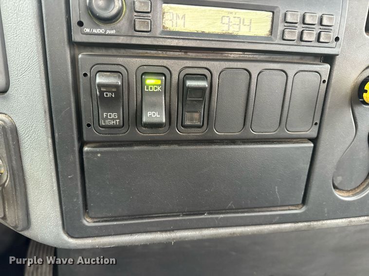 image for item EN5100 2007 International 4400 truck cab and chassis