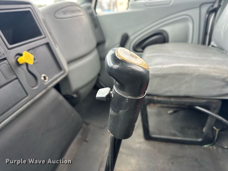 image for item EN5100 2007 International 4400 truck cab and chassis