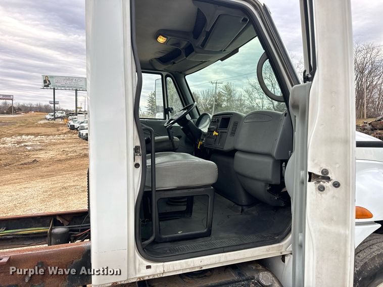 image for item EN5100 2007 International 4400 truck cab and chassis