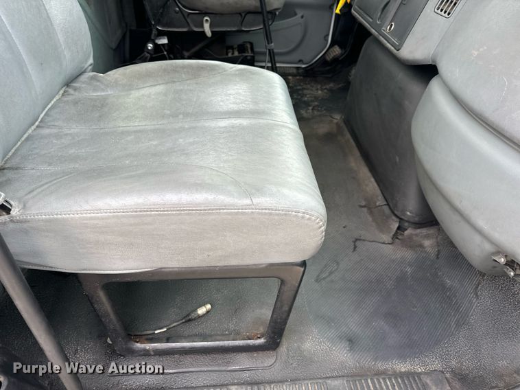 image for item EN5100 2007 International 4400 truck cab and chassis