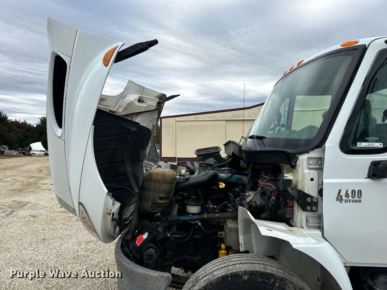 image for item EN5100 2007 International 4400 truck cab and chassis