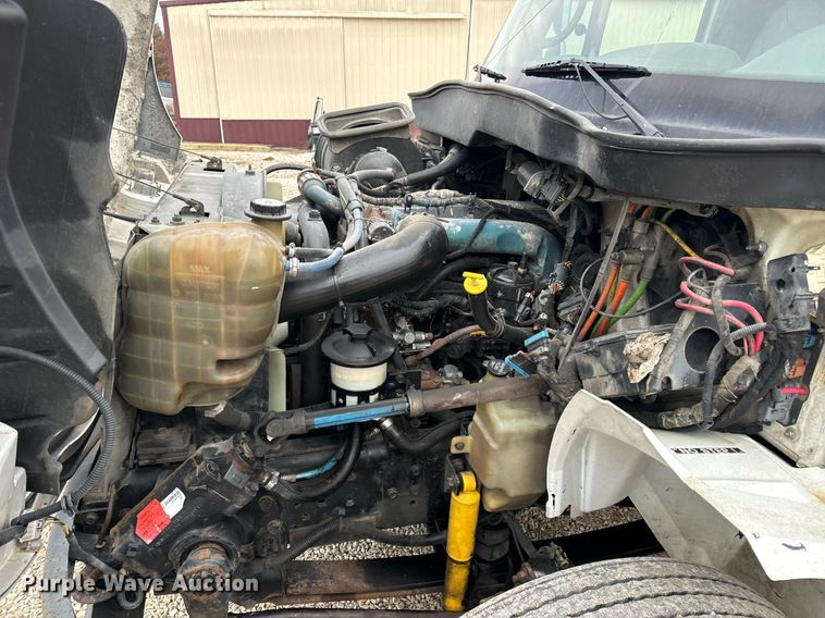 image for item EN5100 2007 International 4400 truck cab and chassis