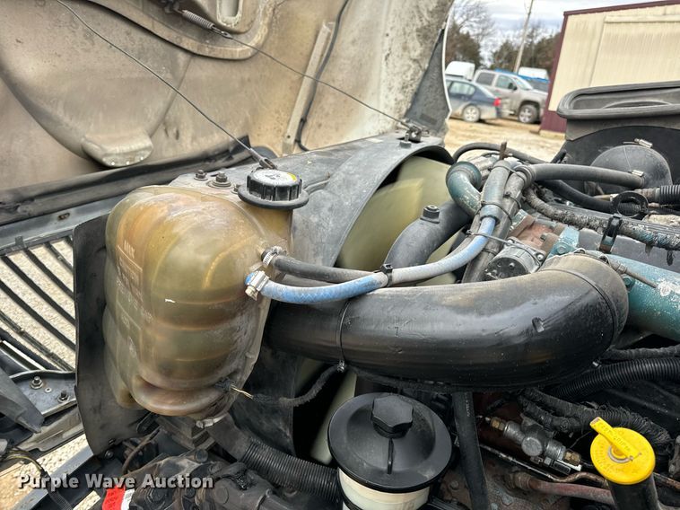 image for item EN5100 2007 International 4400 truck cab and chassis